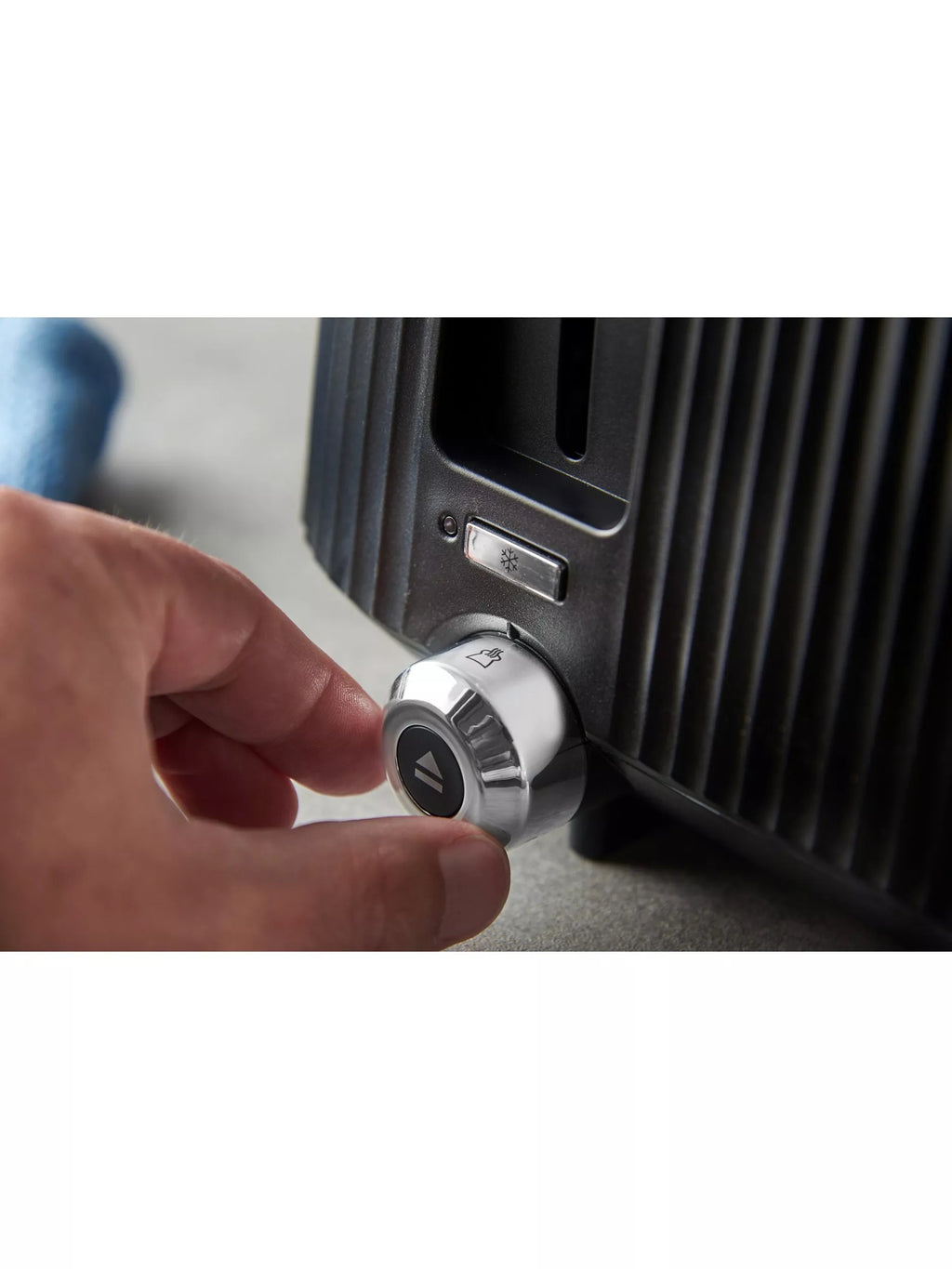 Russell Hobbs Brontë 4 Slice Toaster, Black – view 4